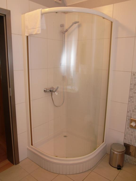 Apartments And Suites เครมนิตซา ห้อง รูปภาพ