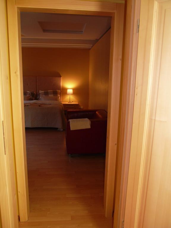 Apartments And Suites เครมนิตซา ห้อง รูปภาพ