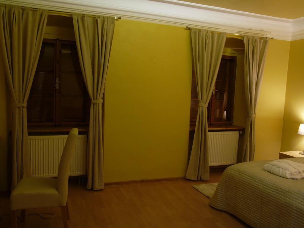 Apartments And Suites เครมนิตซา ภายนอก รูปภาพ