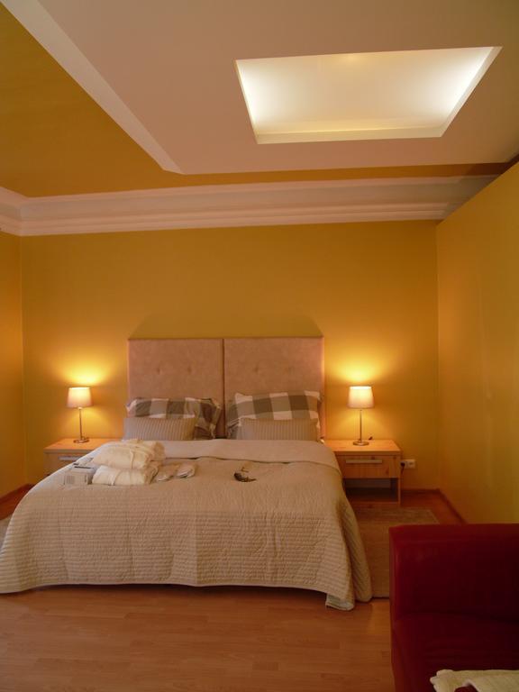 Apartments And Suites เครมนิตซา ภายนอก รูปภาพ