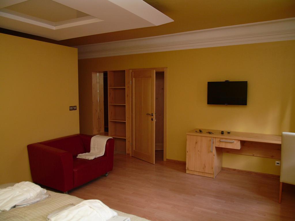 Apartments And Suites เครมนิตซา ห้อง รูปภาพ