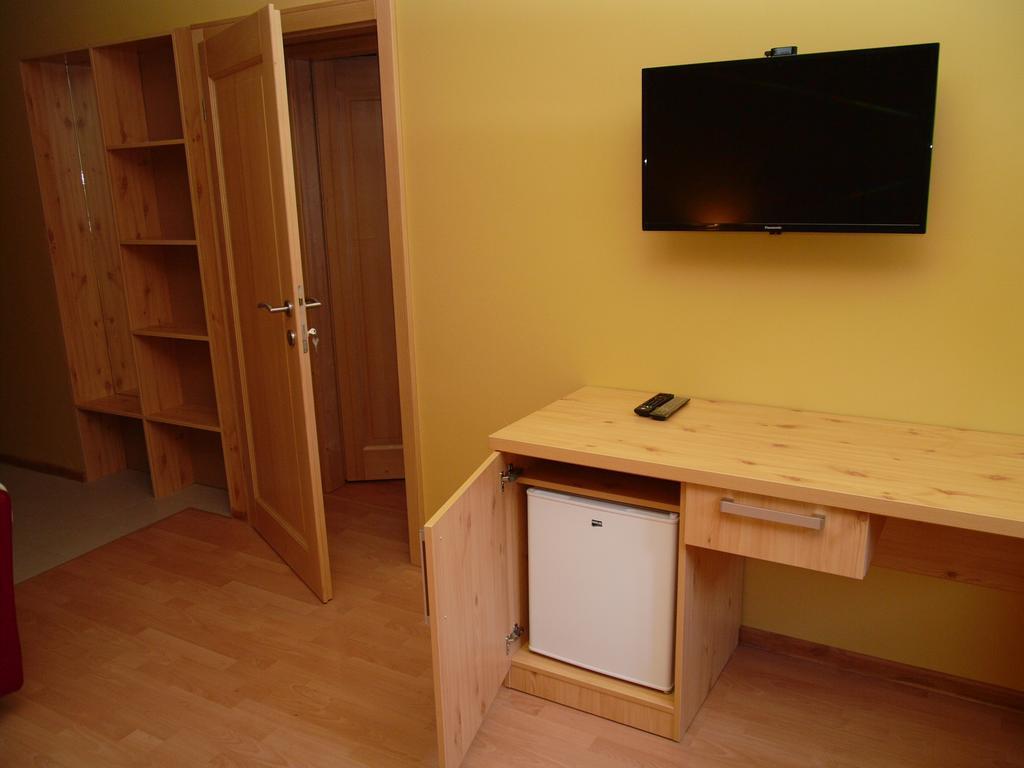 Apartments And Suites เครมนิตซา ภายนอก รูปภาพ