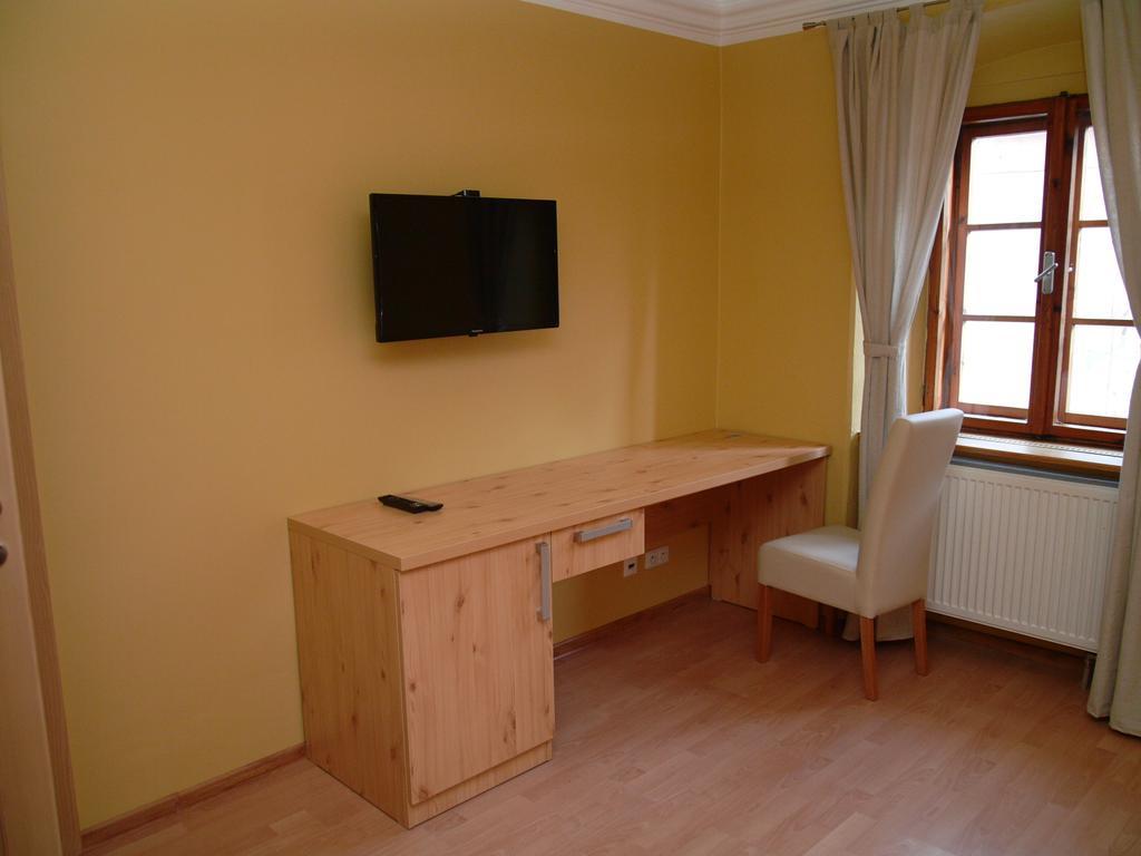 Apartments And Suites เครมนิตซา ภายนอก รูปภาพ