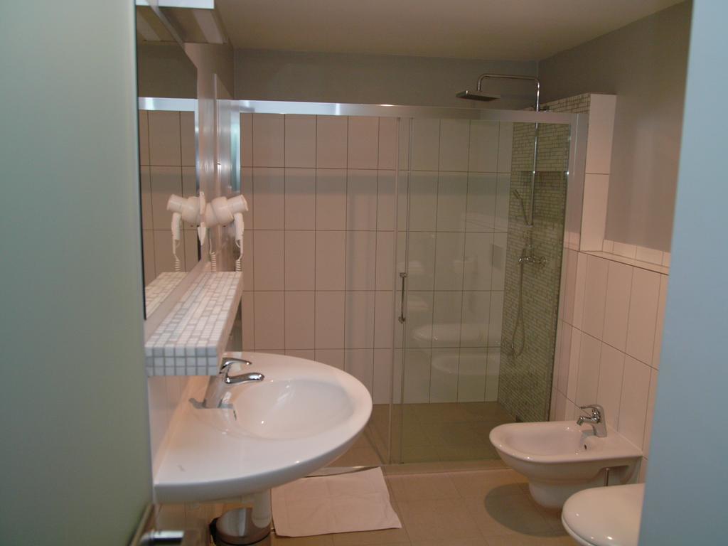 Apartments And Suites เครมนิตซา ภายนอก รูปภาพ